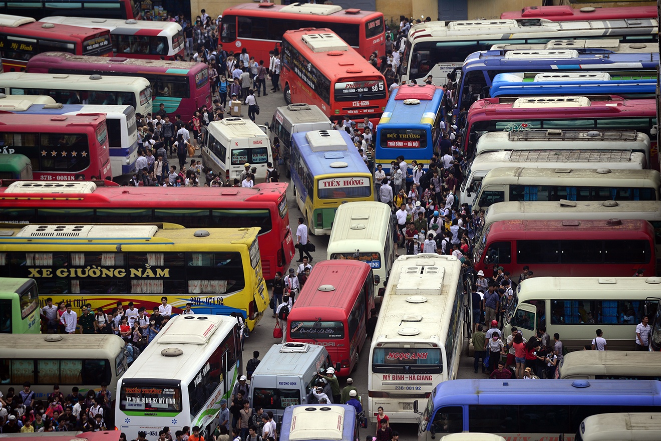 Theo ông Nguyễn Mạnh Tuấn phó giám đốc bến xe MĐ thì riêng trong ngày hôm nay bến xe đã đón khoảng 30 nghìn lượt khách đi xe. Bến đã tăng cường 15% -20% lượng xe bổ sung cho dịp này nhưng khả năng vẫn quá tải. Giá vé tại các quầy vé chạy các tỉnh đường dài và ngắn ko đổi. 