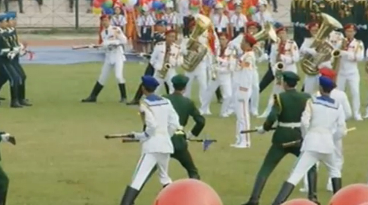 Mua sung bieu dien voi Ho keo phao hinh anh