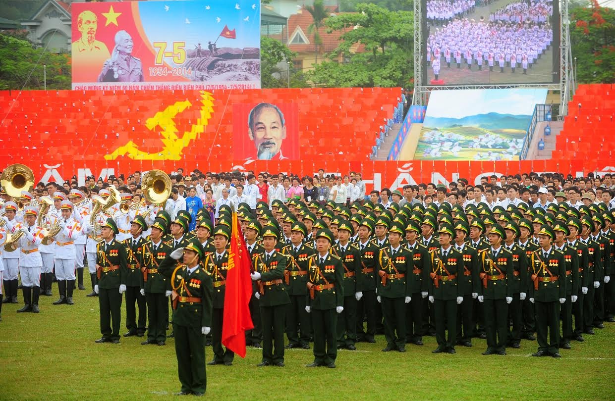 Quoc ky tung bay o thoi diem cuoi cua cuoc dieu binh hinh anh