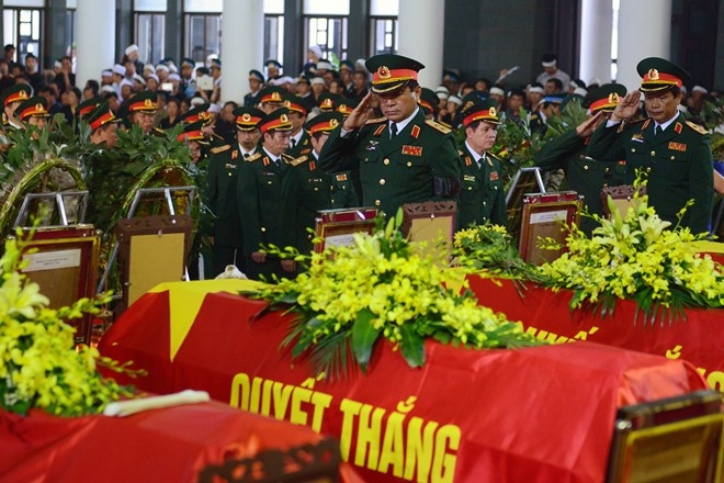 Nhung giot nuoc mat truoc gio tien dua 18 liet si hinh anh