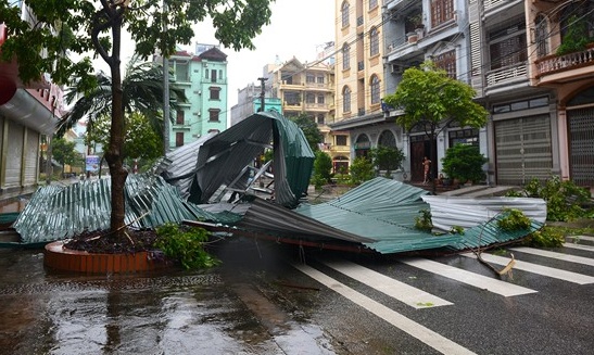 Canh hoang tan o Mong Cai sau bao Than Sam hinh anh