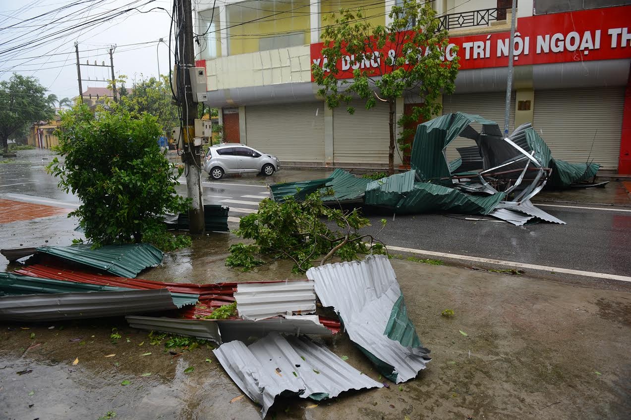 Canh hoang tan o Mong Cai sau bao Than Sam hinh anh