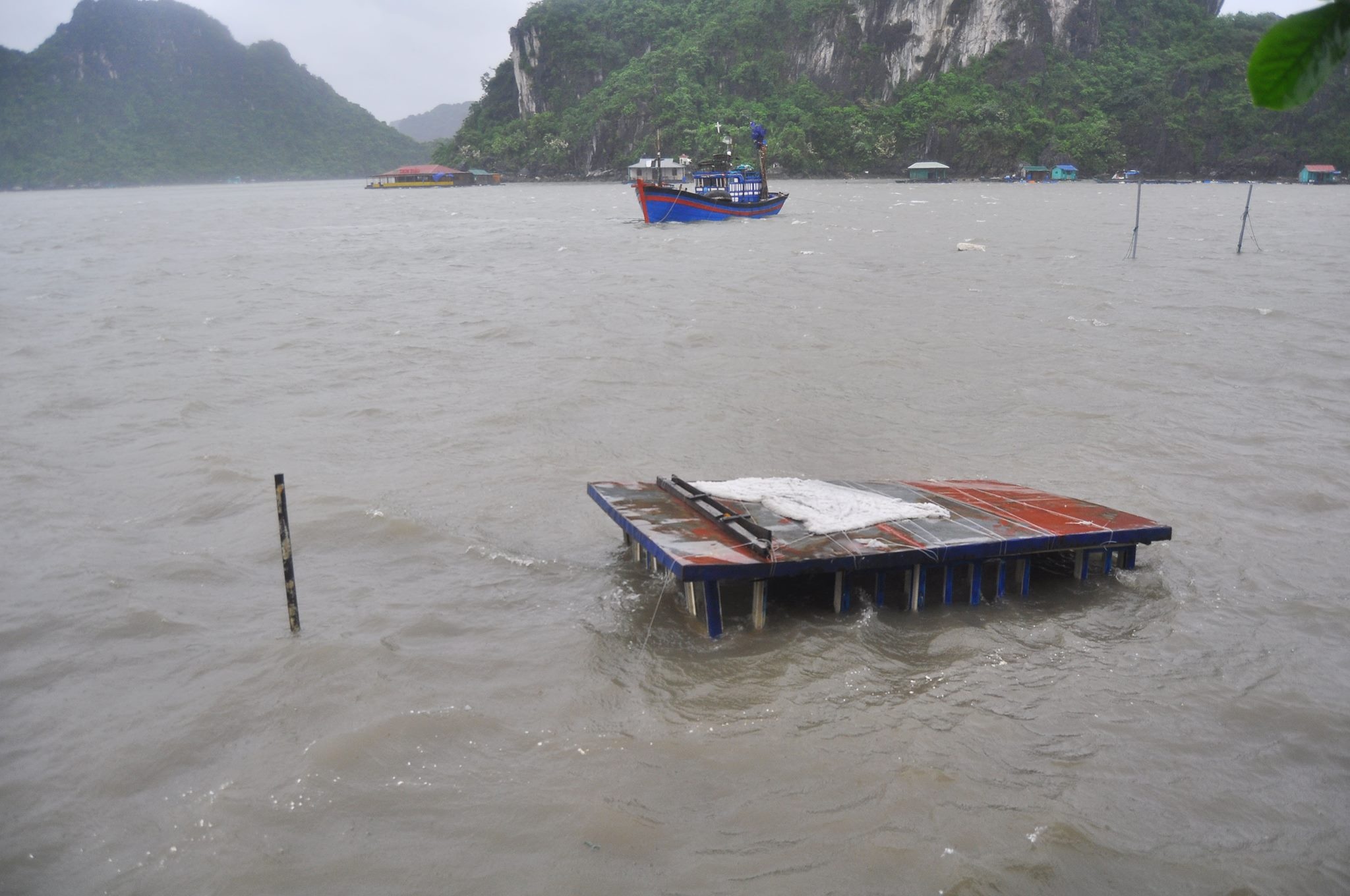 Than Sam do bo, nhieu tau dam, 3 nguoi vao vien hinh anh