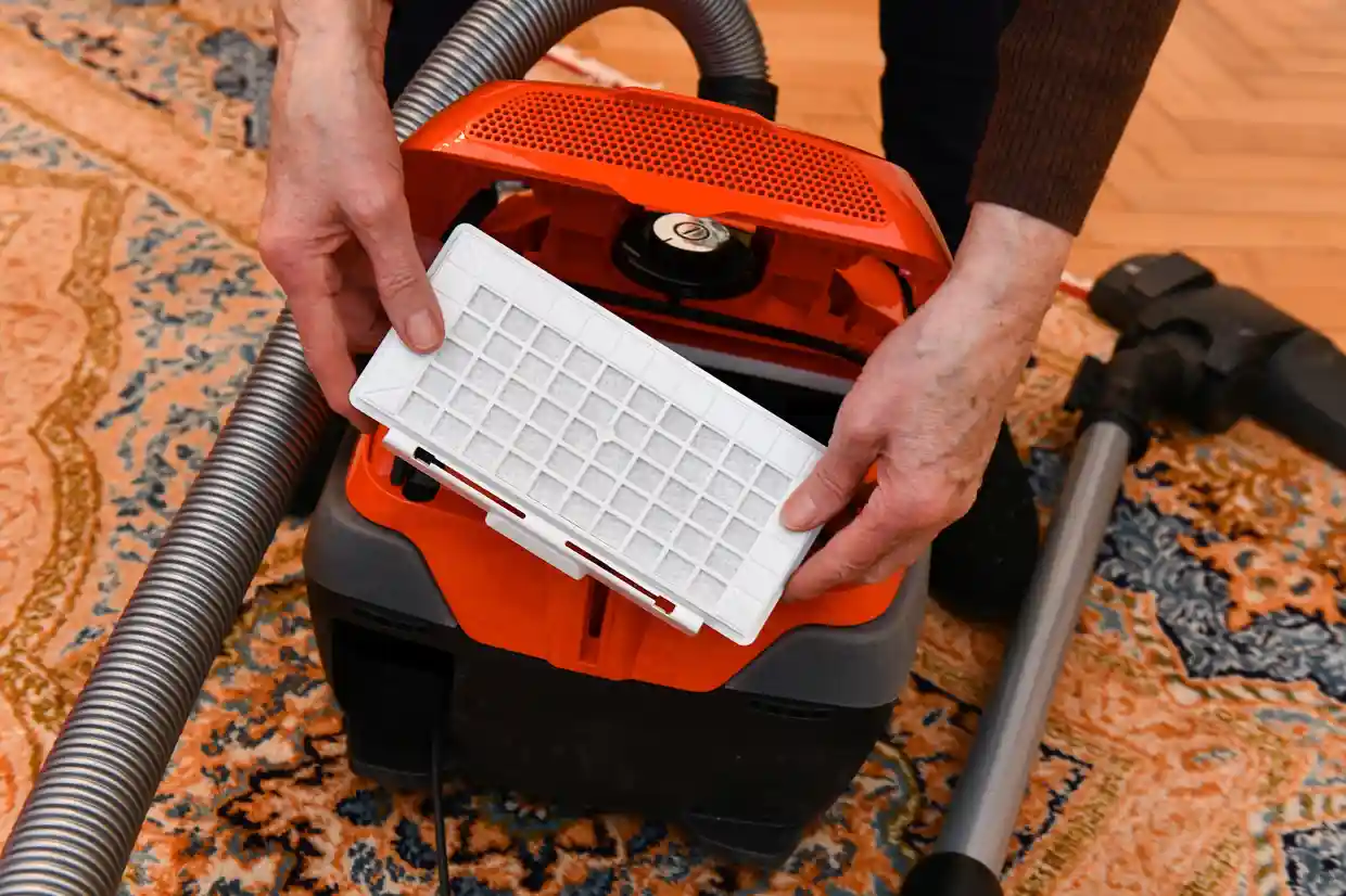 ve sinh trong nha anh 1