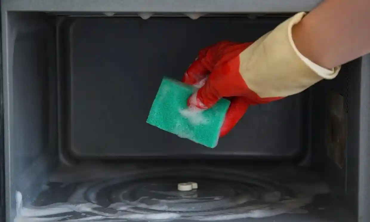 ve sinh trong nha anh 2