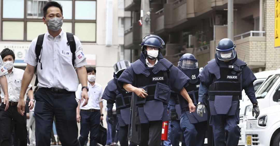 Vali nghi co bom o Nhat Ban hoa ra chua do choi tinh duc hinh anh
