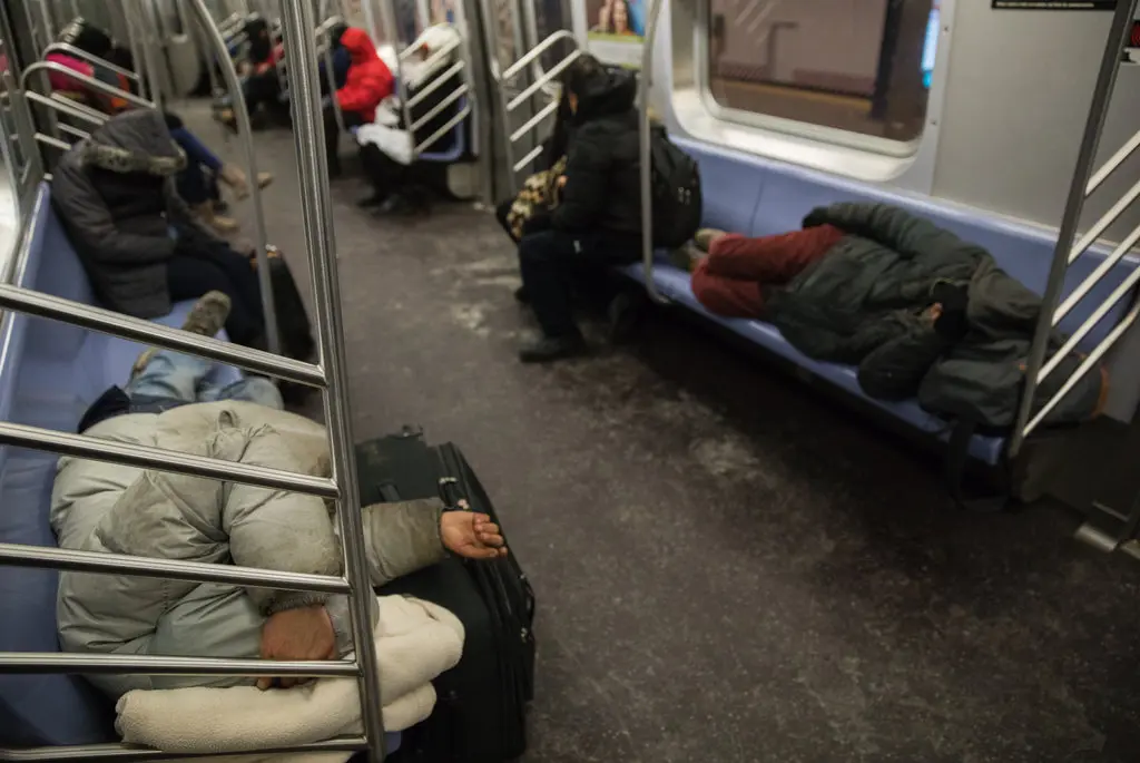 New York ep nguoi tam than vo gia cu nhap vien hinh anh