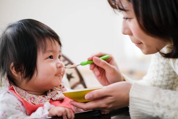 Tai sao cac kim loai nang nhu chi lai co trong thuc an cho tre nho? hinh anh