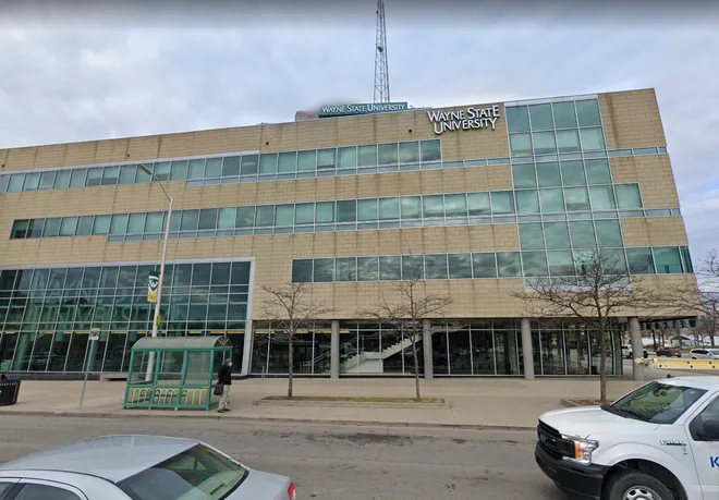 Giao su Dai hoc Bang Wayne bi dinh chi vi ung ho bao luc hinh anh