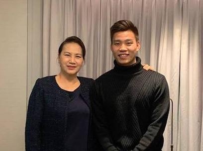 Chu tich Quoc hoi cung Van Thanh co vu DTVN tu Han Quoc hinh anh