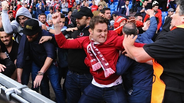 Quen Ultras Malaysia di, day la 7 hoi CDV ‘mau chien’ nhat the gioi hinh anh