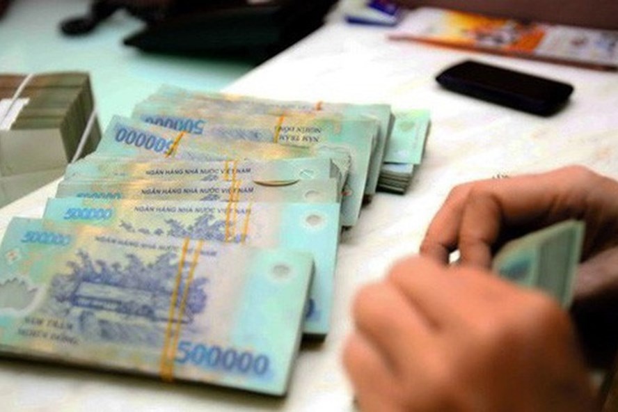 Lua 'chay' truong gia 800 trieu, nu giam doc linh 12 nam tu hinh anh