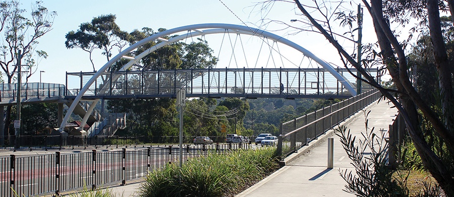 nguoi di bo di vao duong quoc lo anh 5