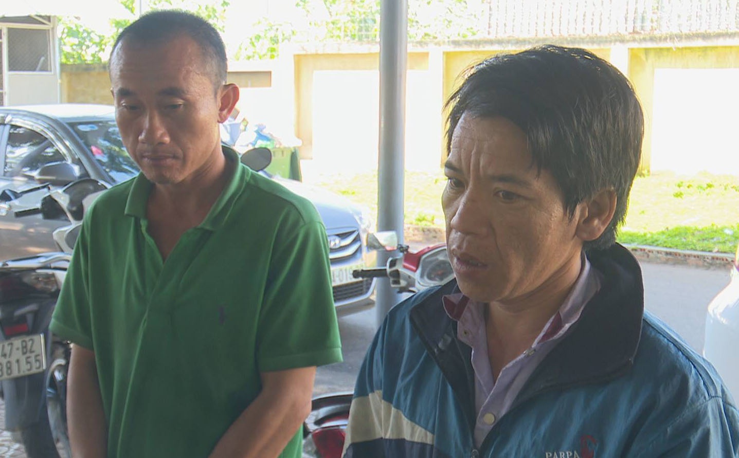 Bat 2 thanh nien cuop xe om kiem tien tieu Tet hinh anh