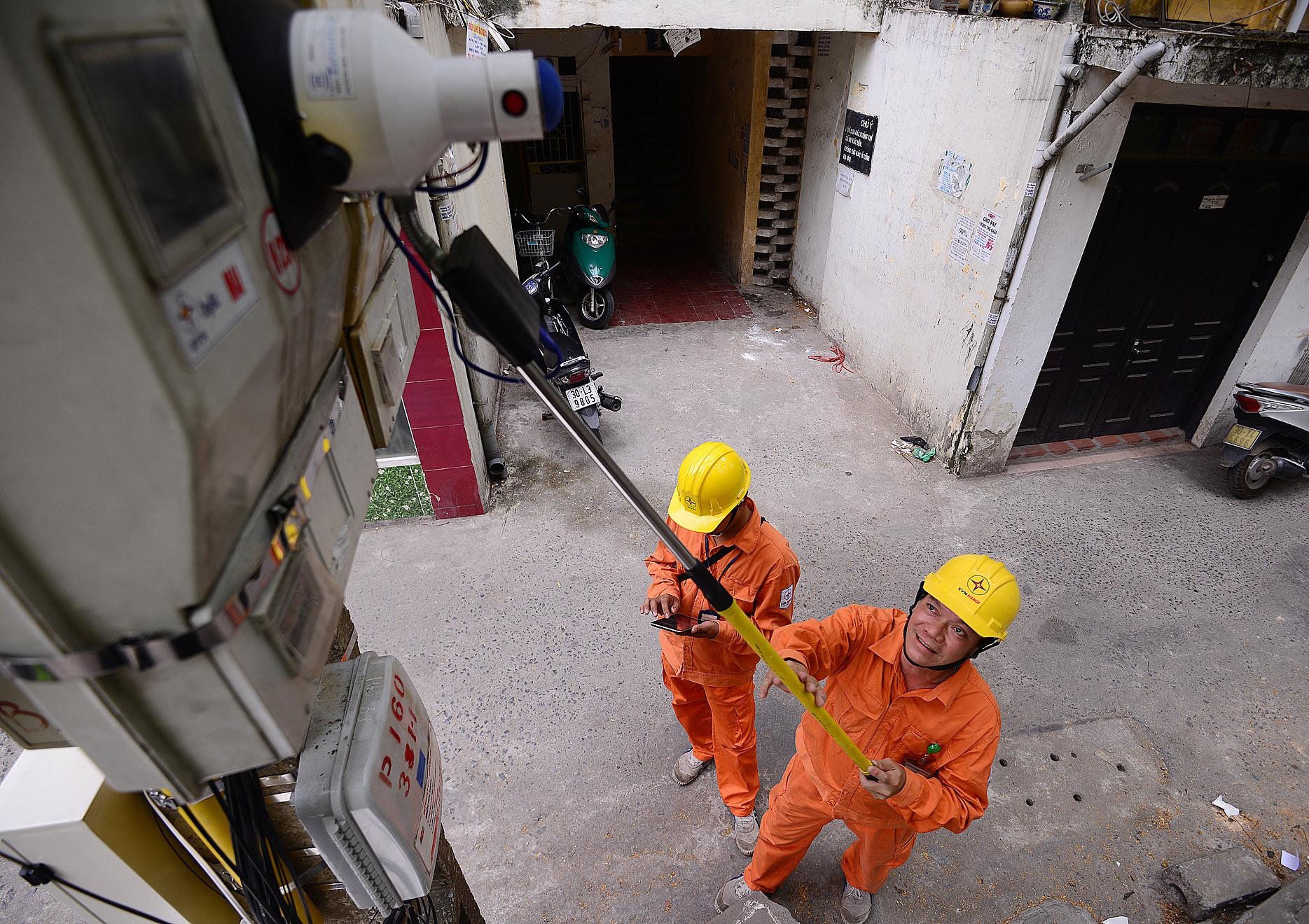 EVN Ha Noi noi duoc nguoi dan khen ngoi vi it cat dien hinh anh