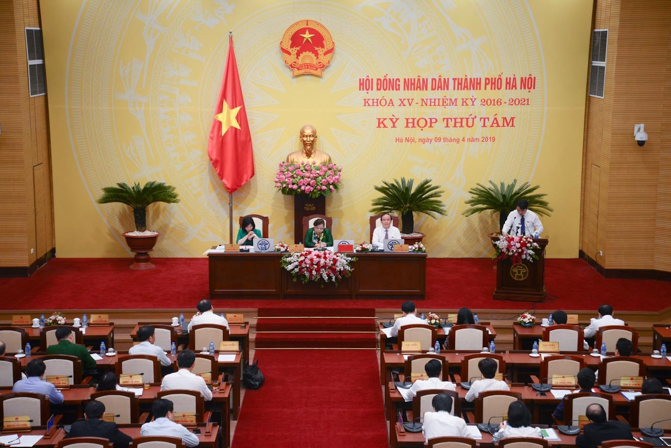 Ha Noi mien nhiem va bau mot loat chuc danh HDND hinh anh