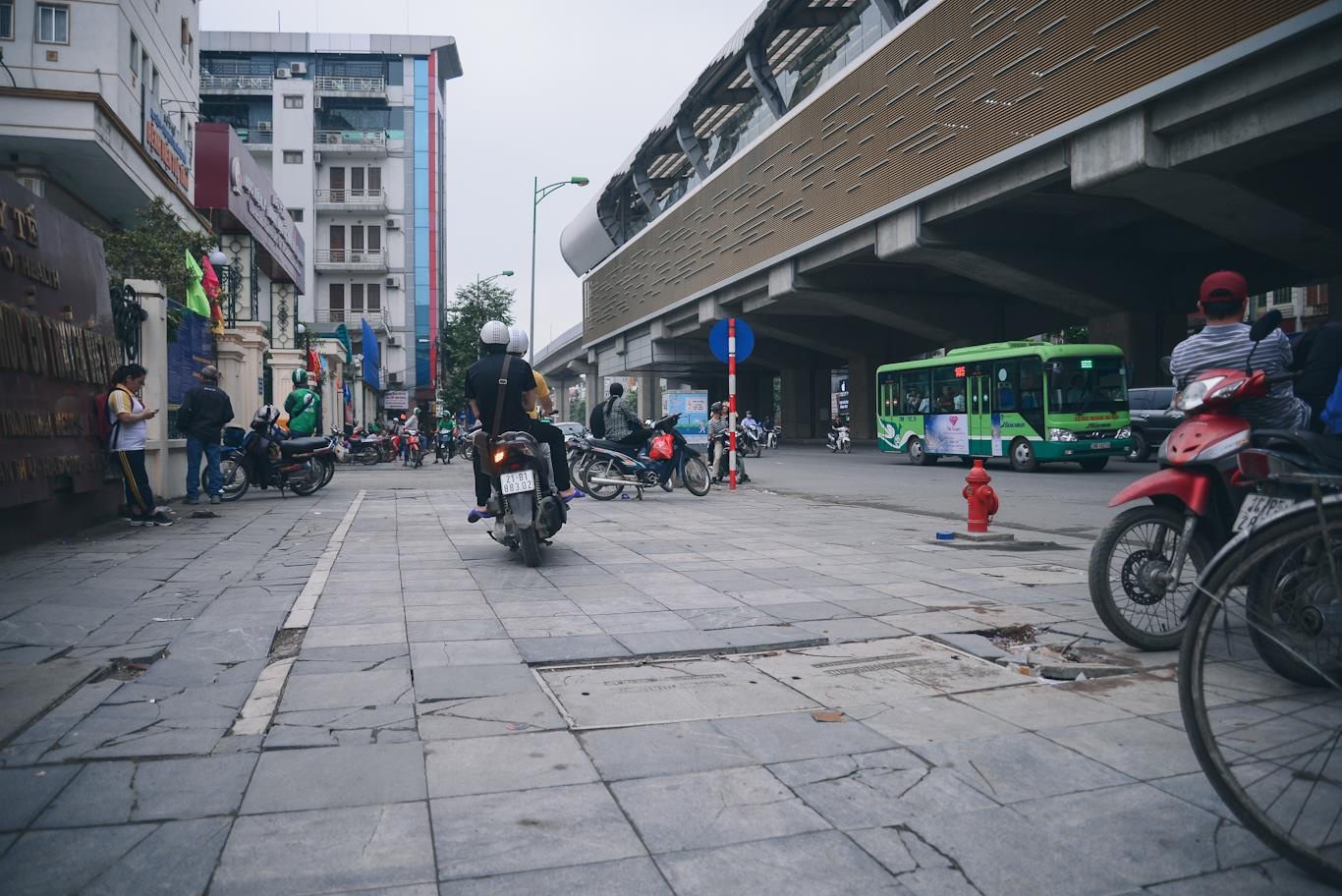 gach via he Ha Noi vo anh 2