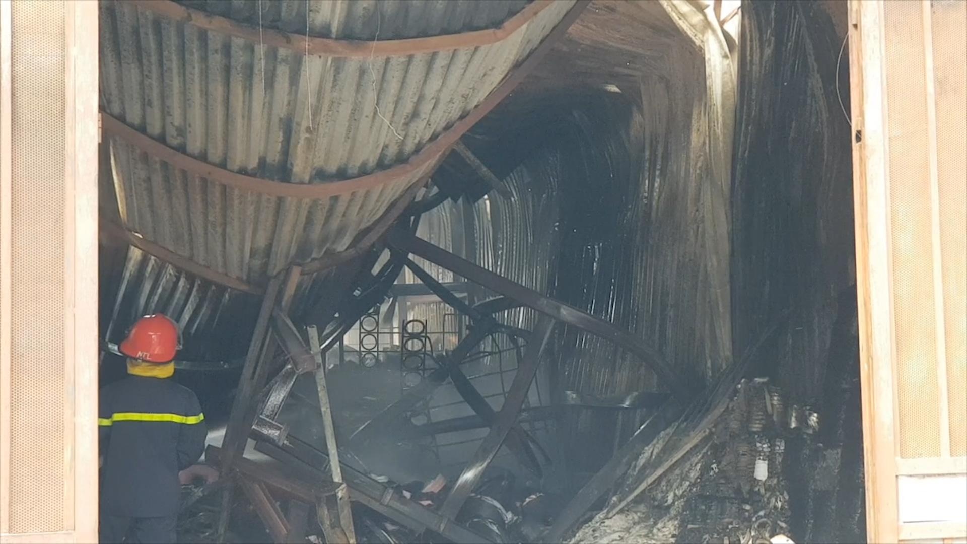 Chay nha xuong anh 8