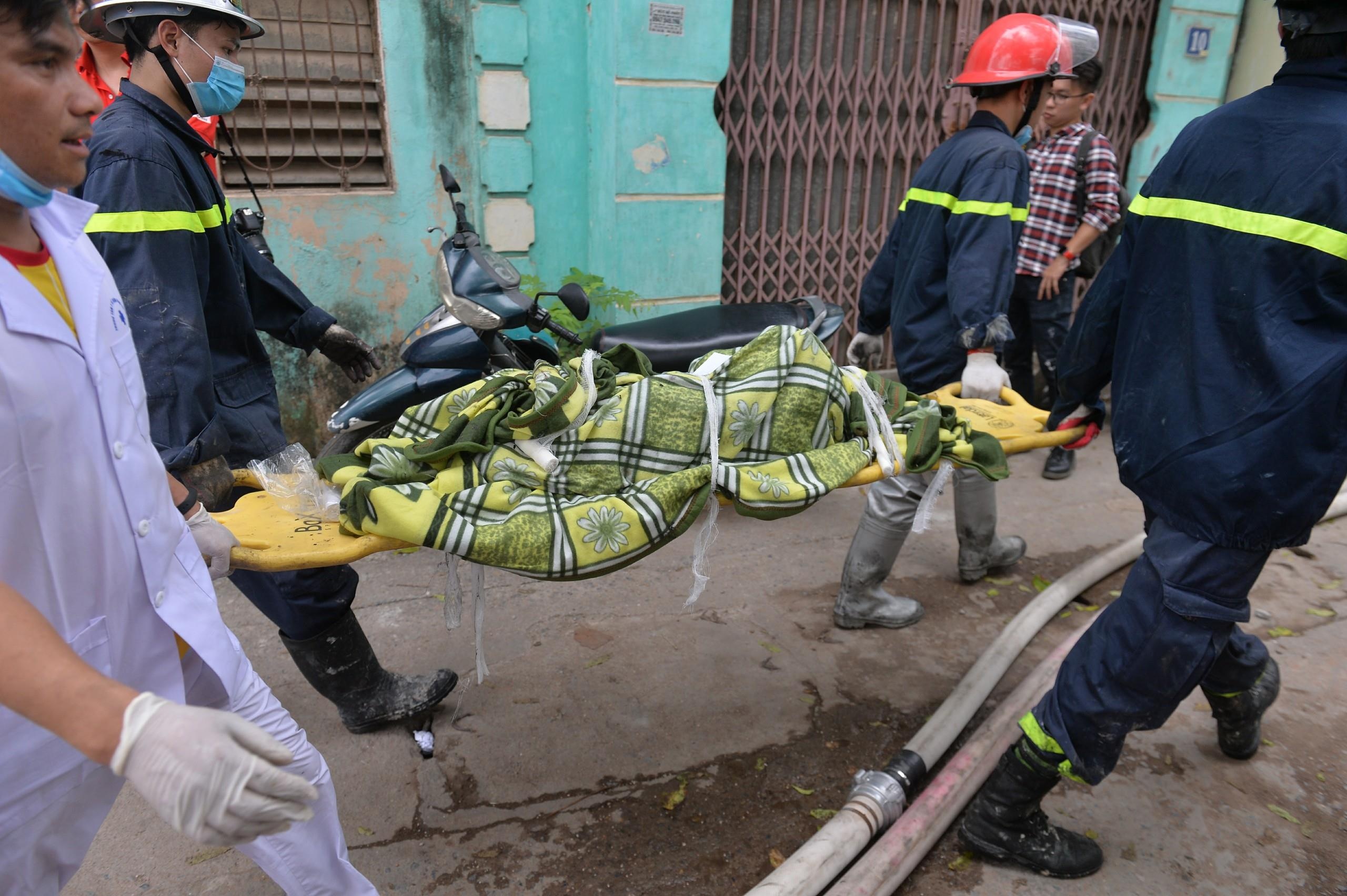 Chay xuong 8 nguoi chet anh 1