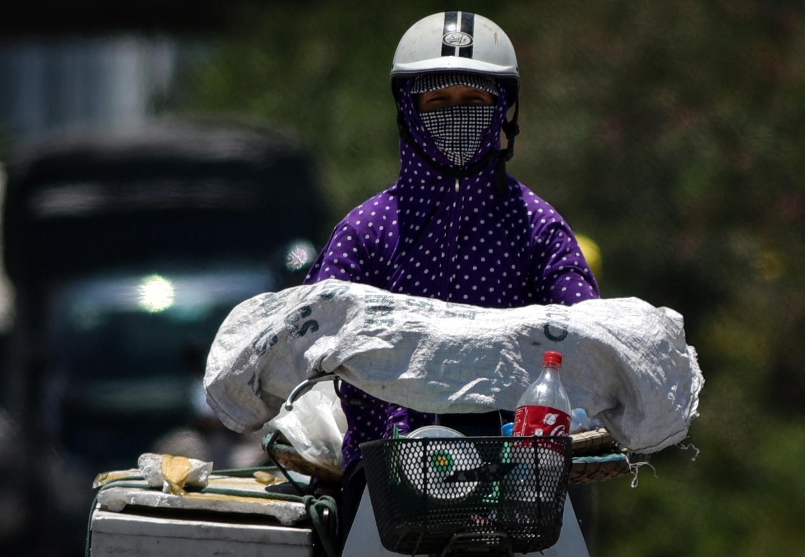 Nang nong tren 40 do C phu khap mien Trung hinh anh