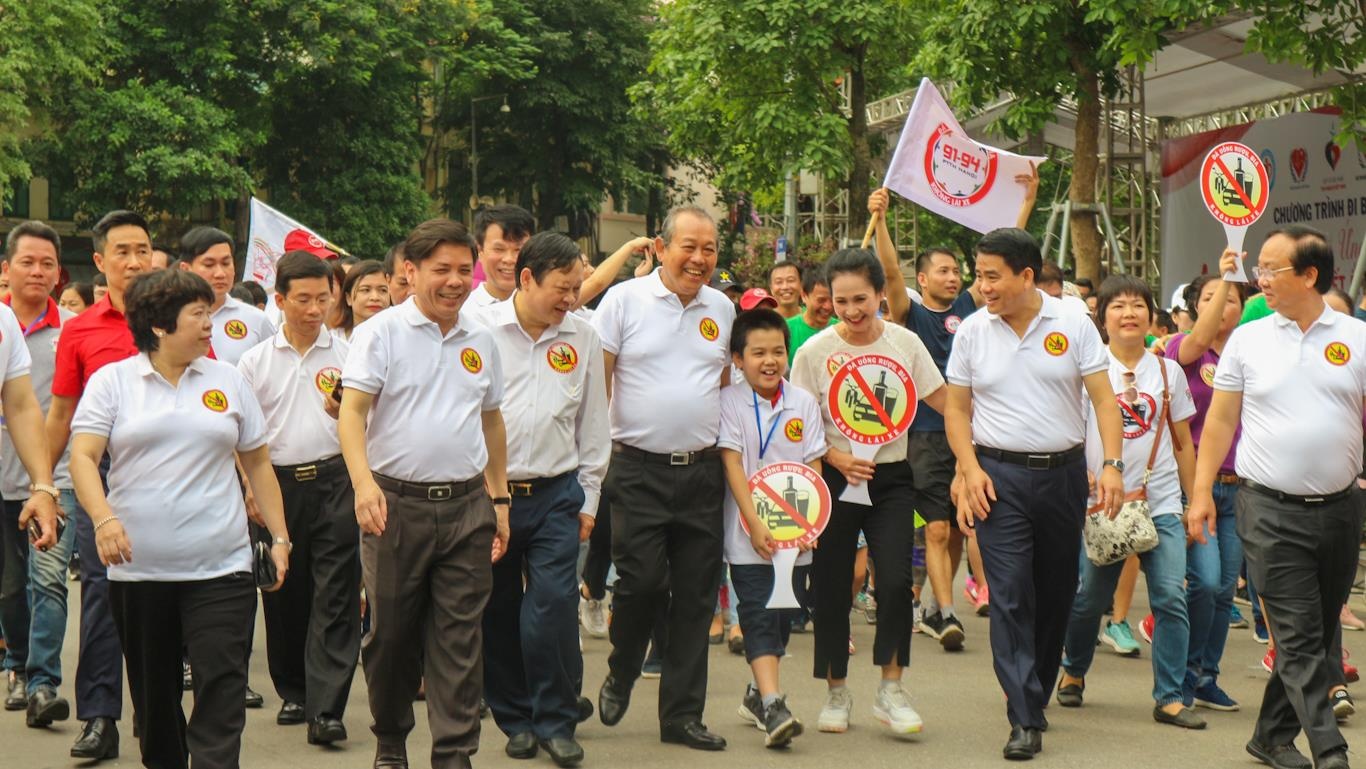 uống rượu bia không lái xe, đi bộ hưởng ứng ảnh 2 uong ruou bia khong lai xe, di bo huong ung anh 2