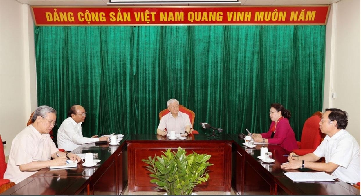 Tong bi thu Nguyen Phu Trong,  Hop lanh dao chu chot anh 1