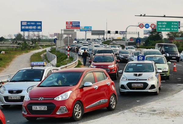 De nghi noi duong 70 vao cao toc Phap Van - Cau Gie de giam un tac hinh anh