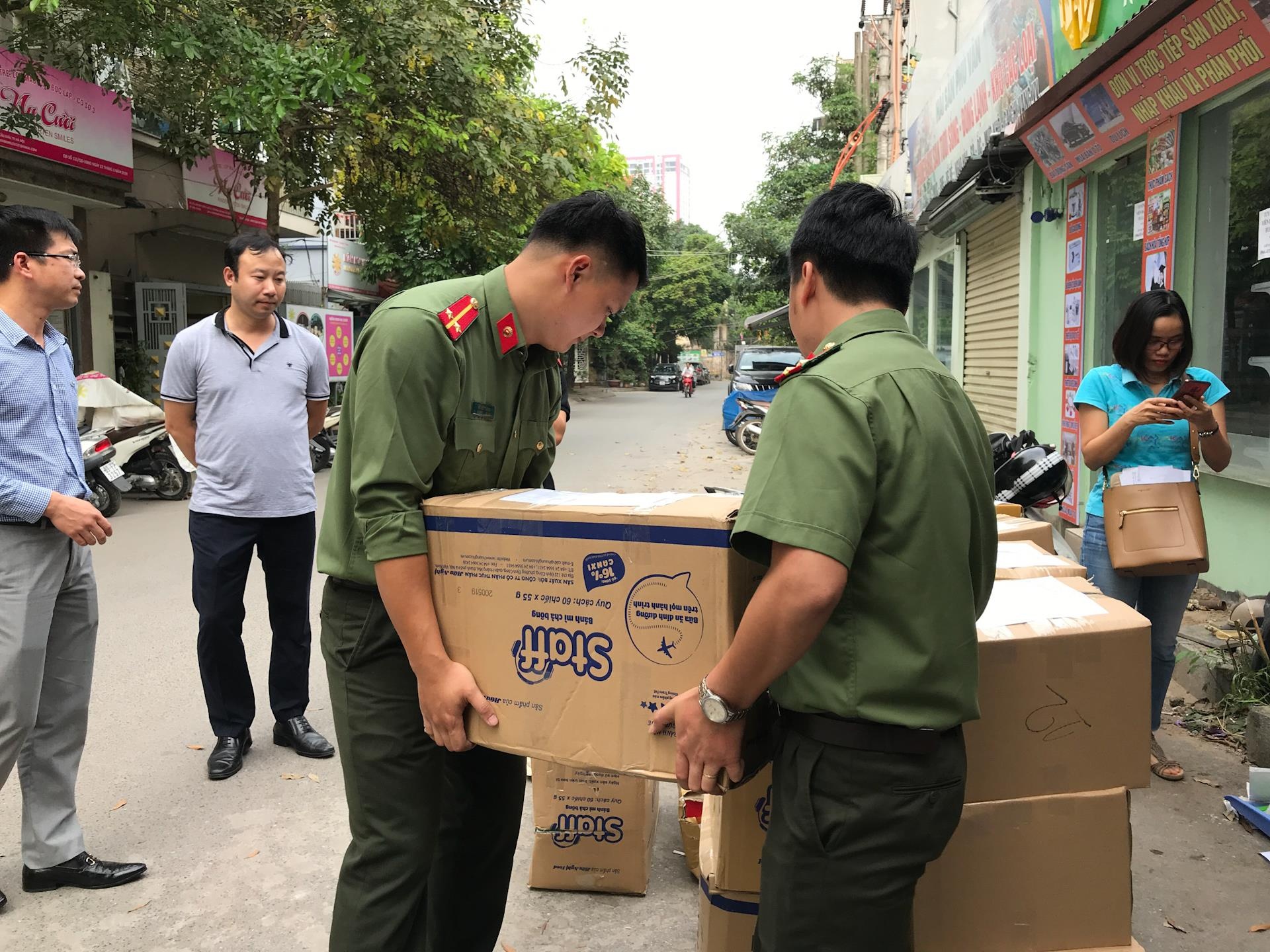 thu 10.000 quyển sách lậu ảnh 1 thu 10.000 quyen sach lau anh 1