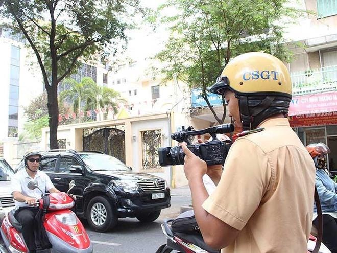 'Phat nguoi khong chiu nop thi giu luon phuong tien' hinh anh