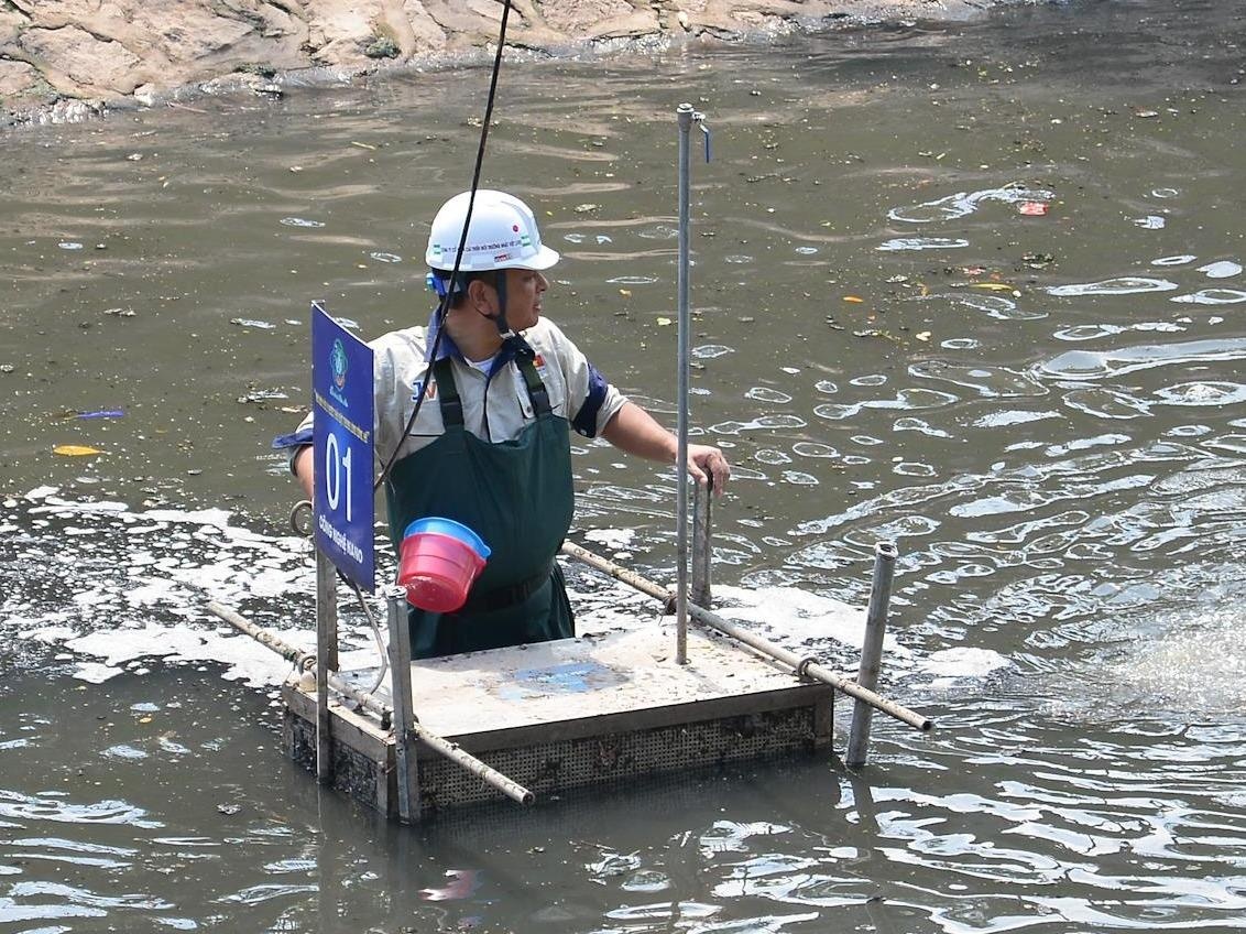 Can bao nhieu may suc khi nano de xu ly o nhiem song To Lich? hinh anh