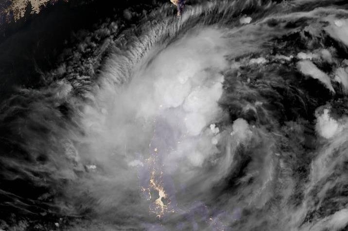 Ap thap nhiet doi manh len thanh bao gan Bien Dong hinh anh