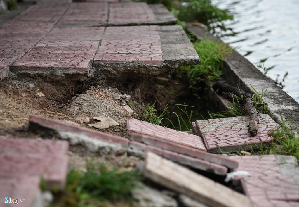 Bờ hồ Hoàn Kiếm sạt lở ảnh 1 Bo ho Hoan Kiem sat lo anh 1