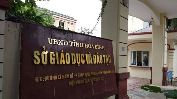 Khai tru Dang voi 2 can bo So Giao duc Hoa Binh vu sua diem thi hinh anh