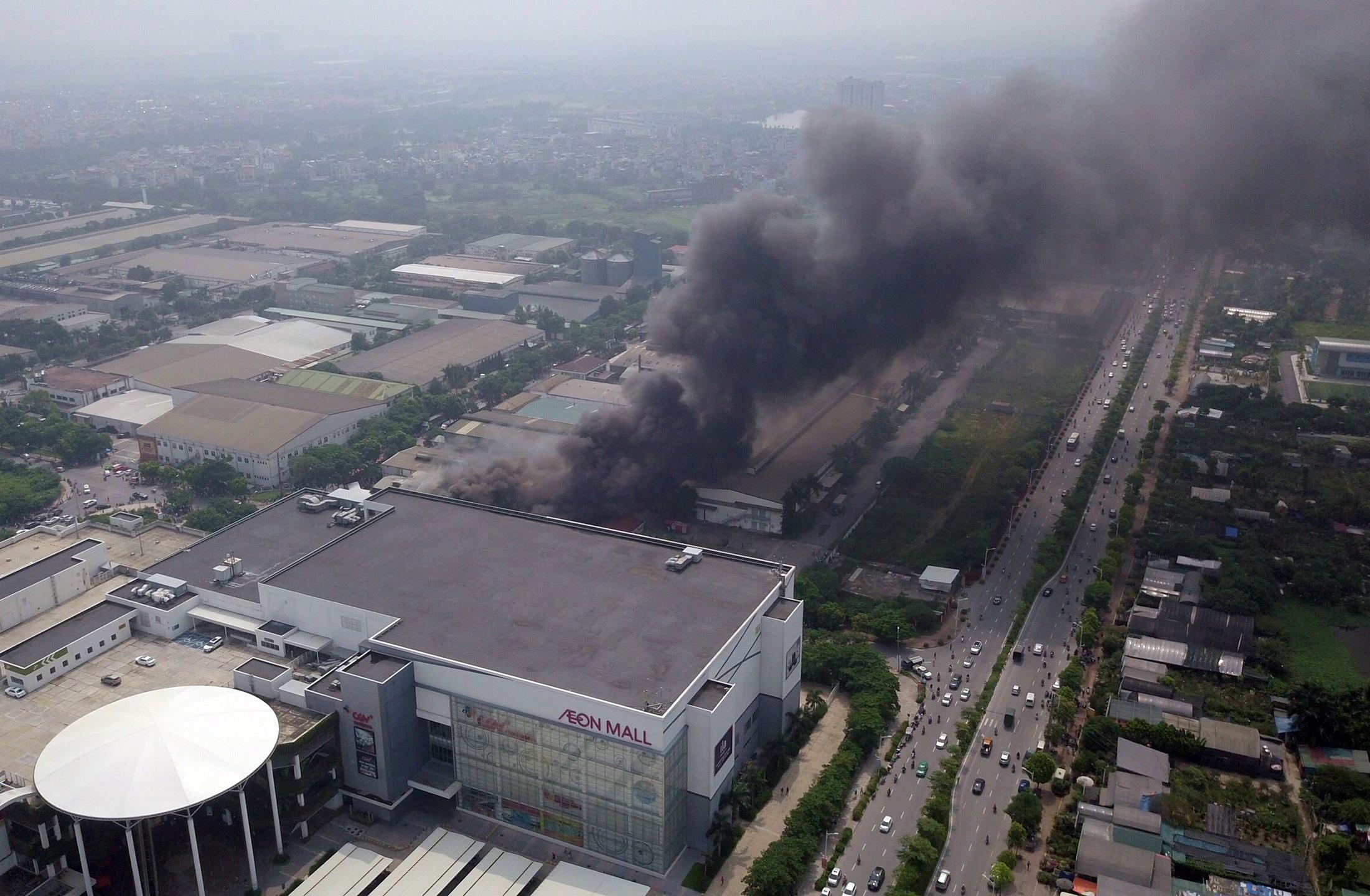 chay bai xe gan Aeon Mall anh 1