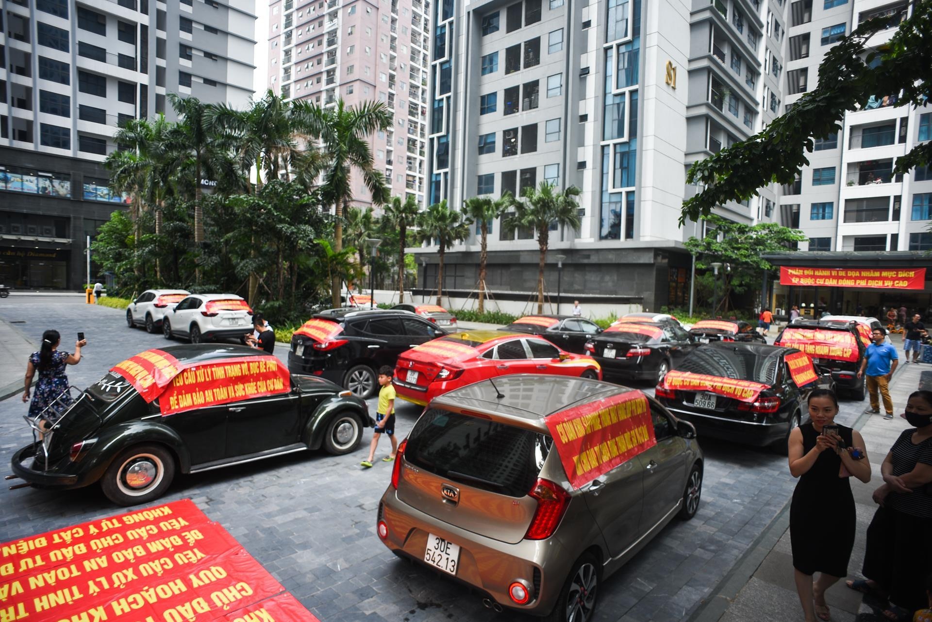 Dan Goldmark City xep oto phan doi phi cao, be phot lien tuc gap su co hinh anh