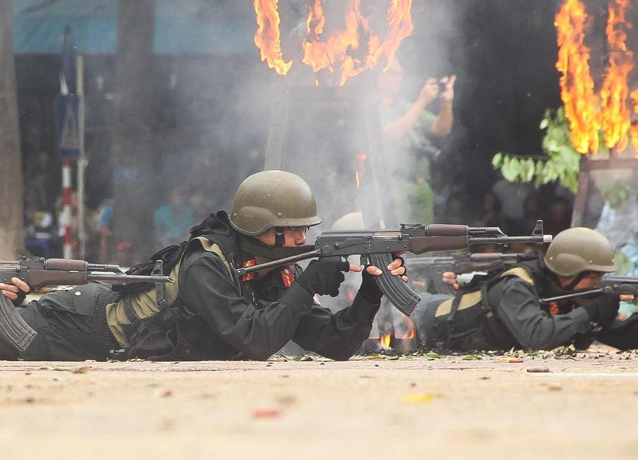 Ha Noi phan luong giao thong, chuan bi dien tap xu ly khung bo hinh anh