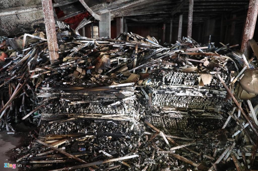 Quan doi thu gom hang tan phe thai tai Rang Dong hinh anh