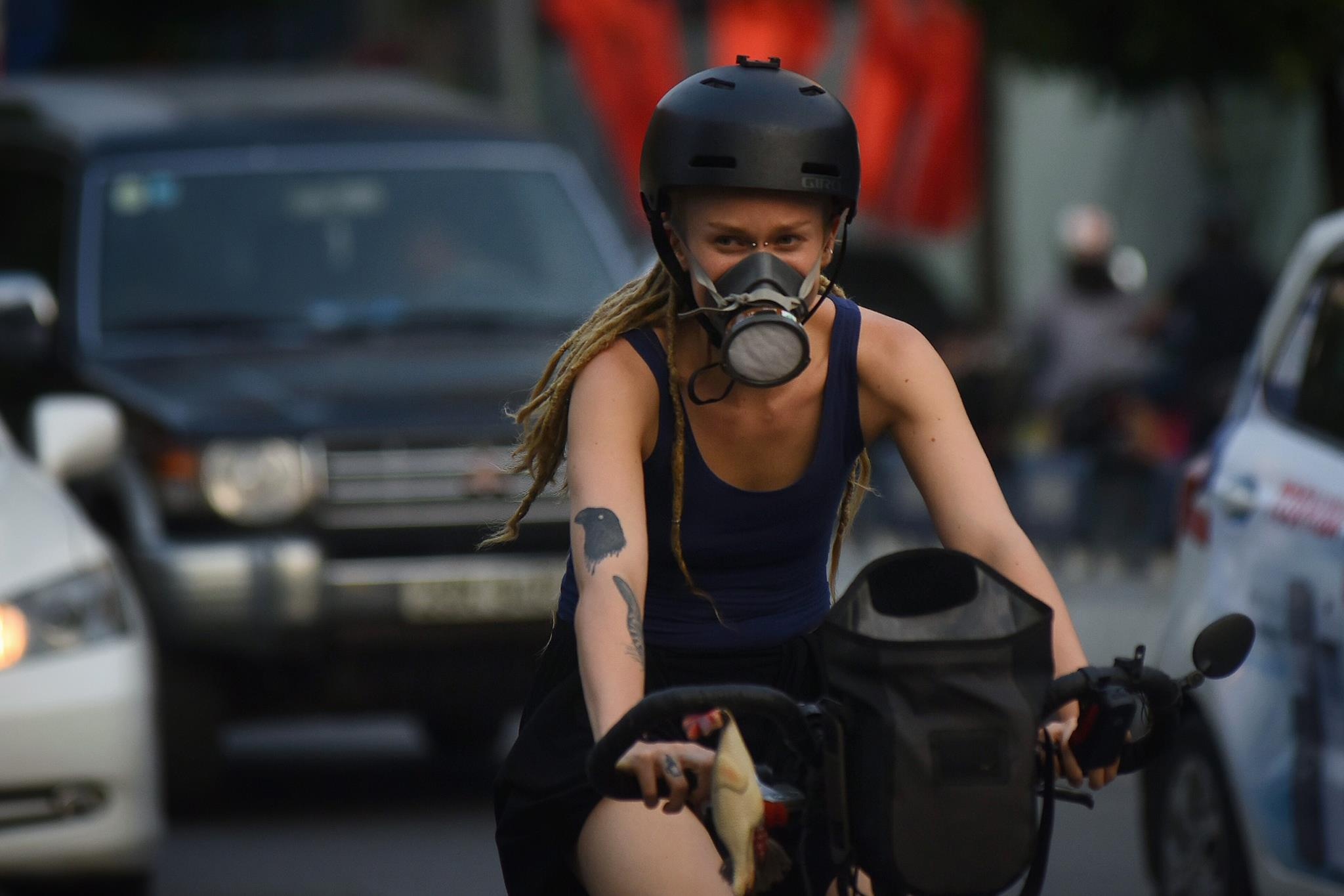 Khong khi Ha Noi o nhiem do moi ngay dot 528 tan than? hinh anh