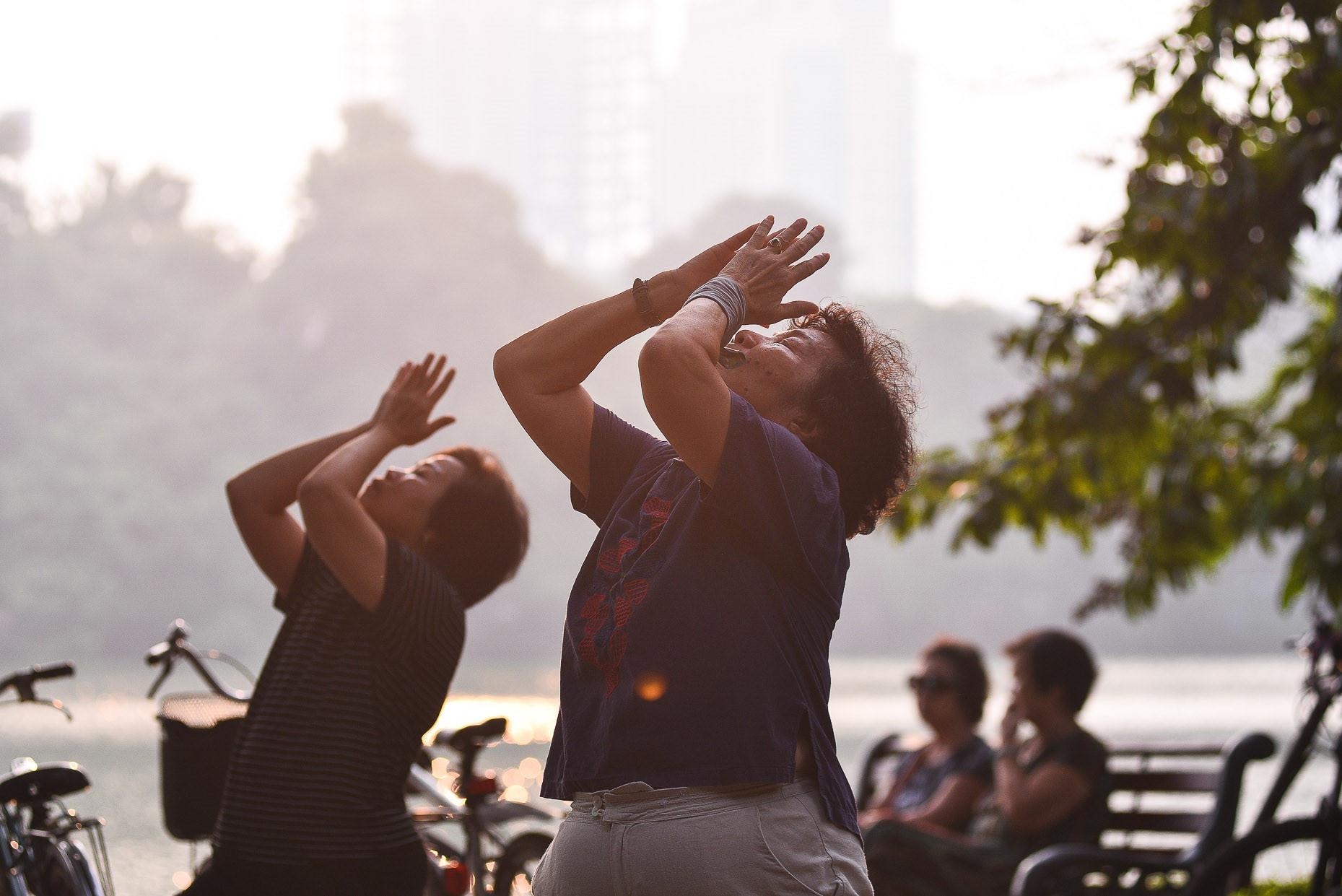 Chat luong khong khi Ha Noi tot len trong ngay tro lanh hinh anh