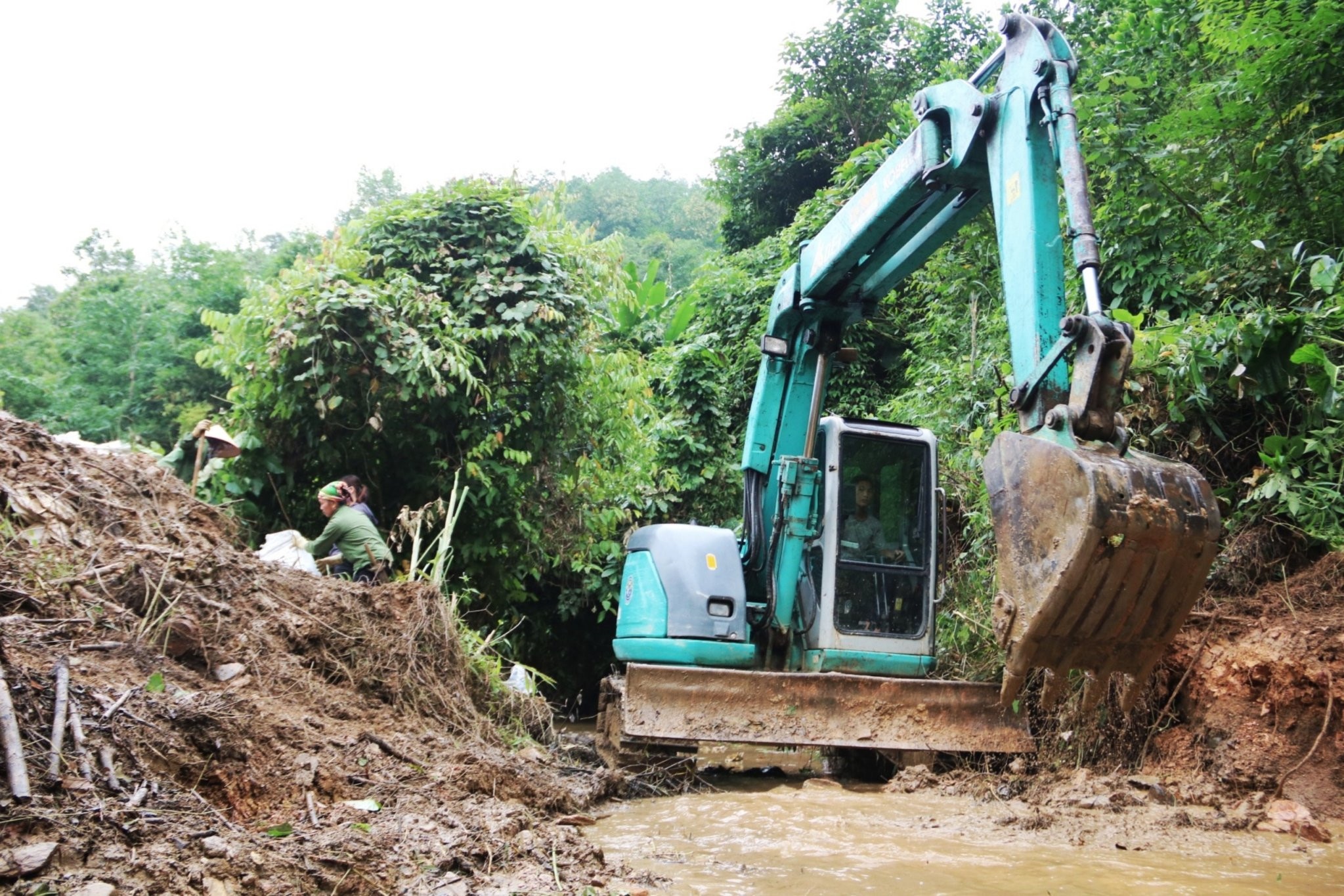 nước sinh hoạt Hà Nội nhiễm dầu thải ảnh 2 nuoc sinh hoat Ha Noi nhiem dau thai anh 2