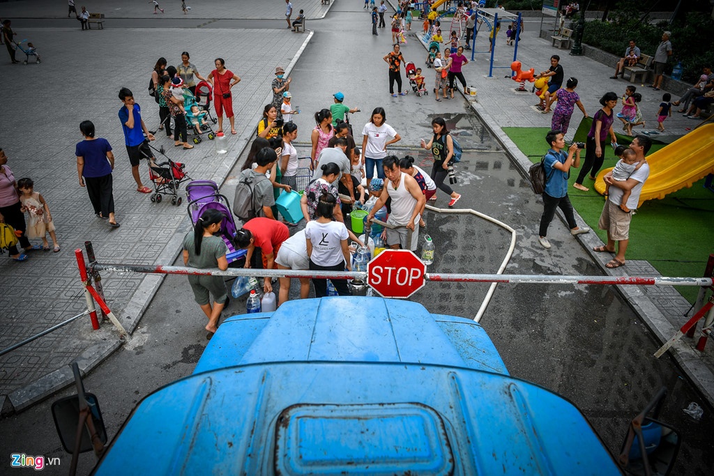 chat luong nuoc sach song Da,  o nhiem dau thai nuoc sach song Da anh 2