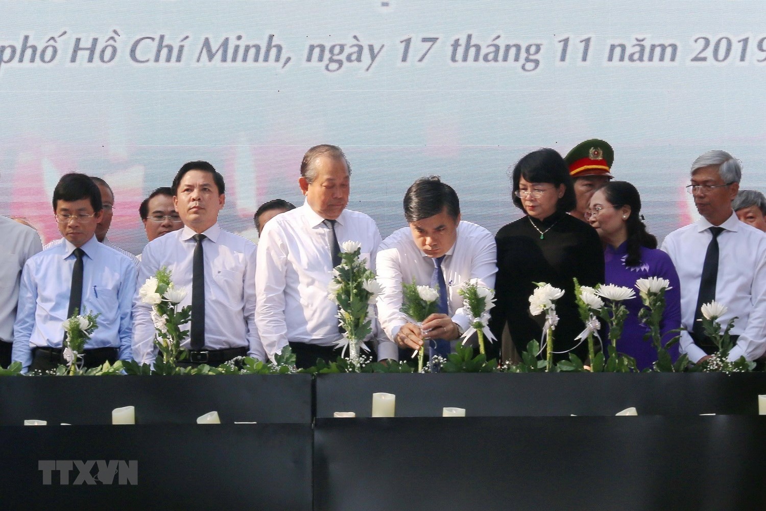 tưởng niệm nạn nhân tai nạn giao thông ảnh 1 tuong niem nan nhan tai nan giao thong anh 1