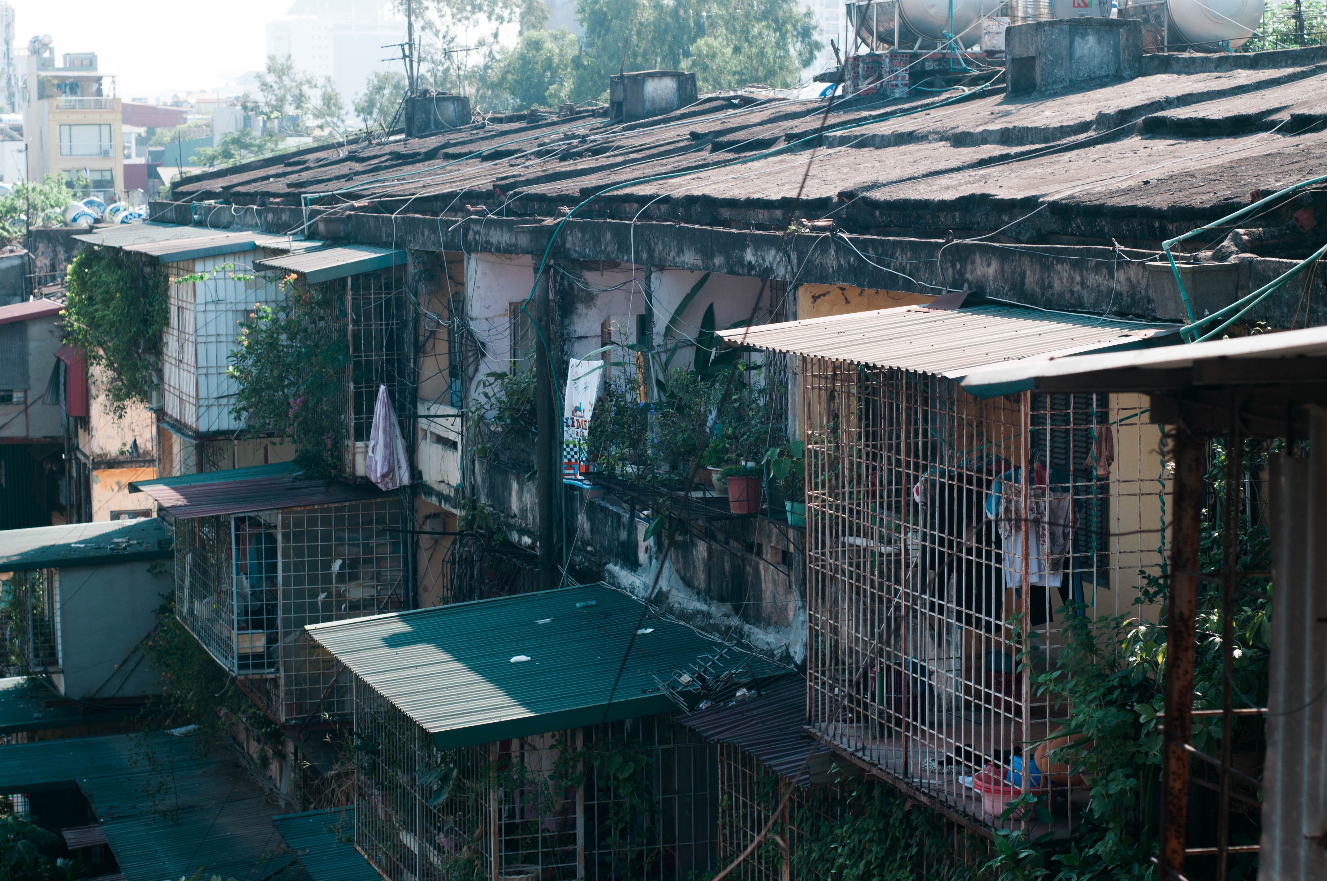 chung cu Ha Noi rung lac dong dat,  dong dat o Ha Noi anh 3