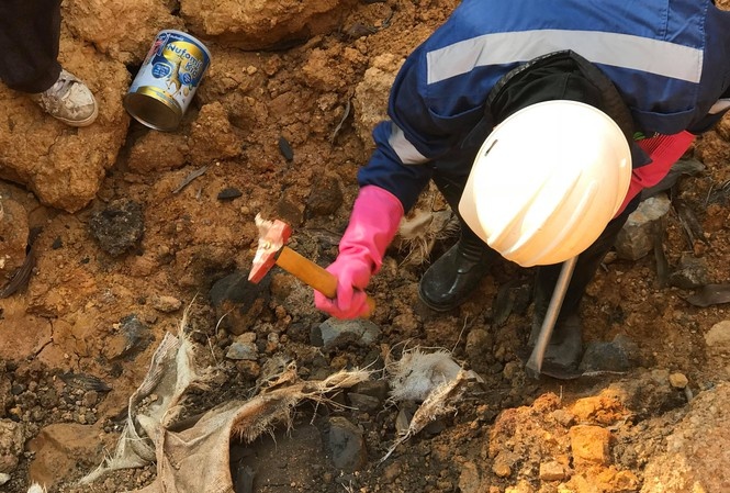 Chu tich Ha Noi yeu cau lam ro vu chon trom chat thai nguy hai hinh anh