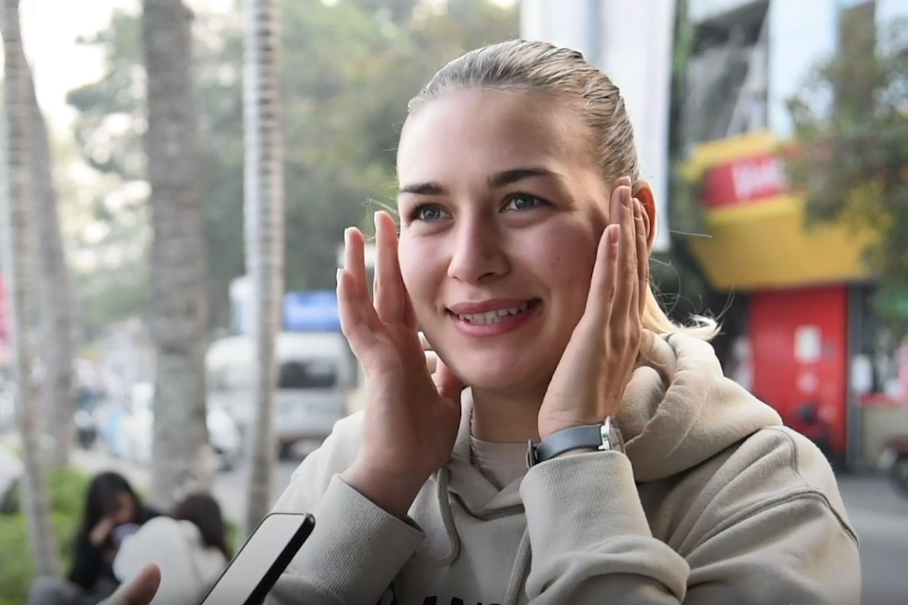 Khach nuoc ngoai: 'Hit tho khong khi Ha Noi nhu hut thuoc la vay' hinh anh