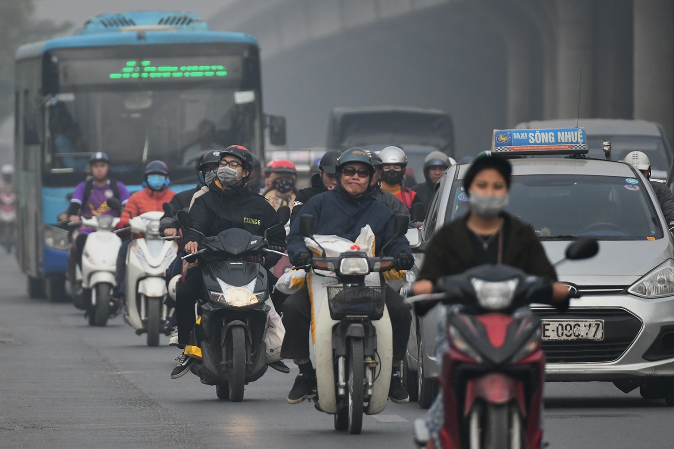 Khong khi TP.HCM o muc binh thuong, Ha Noi tiep tuc xau sang 23/12 hinh anh
