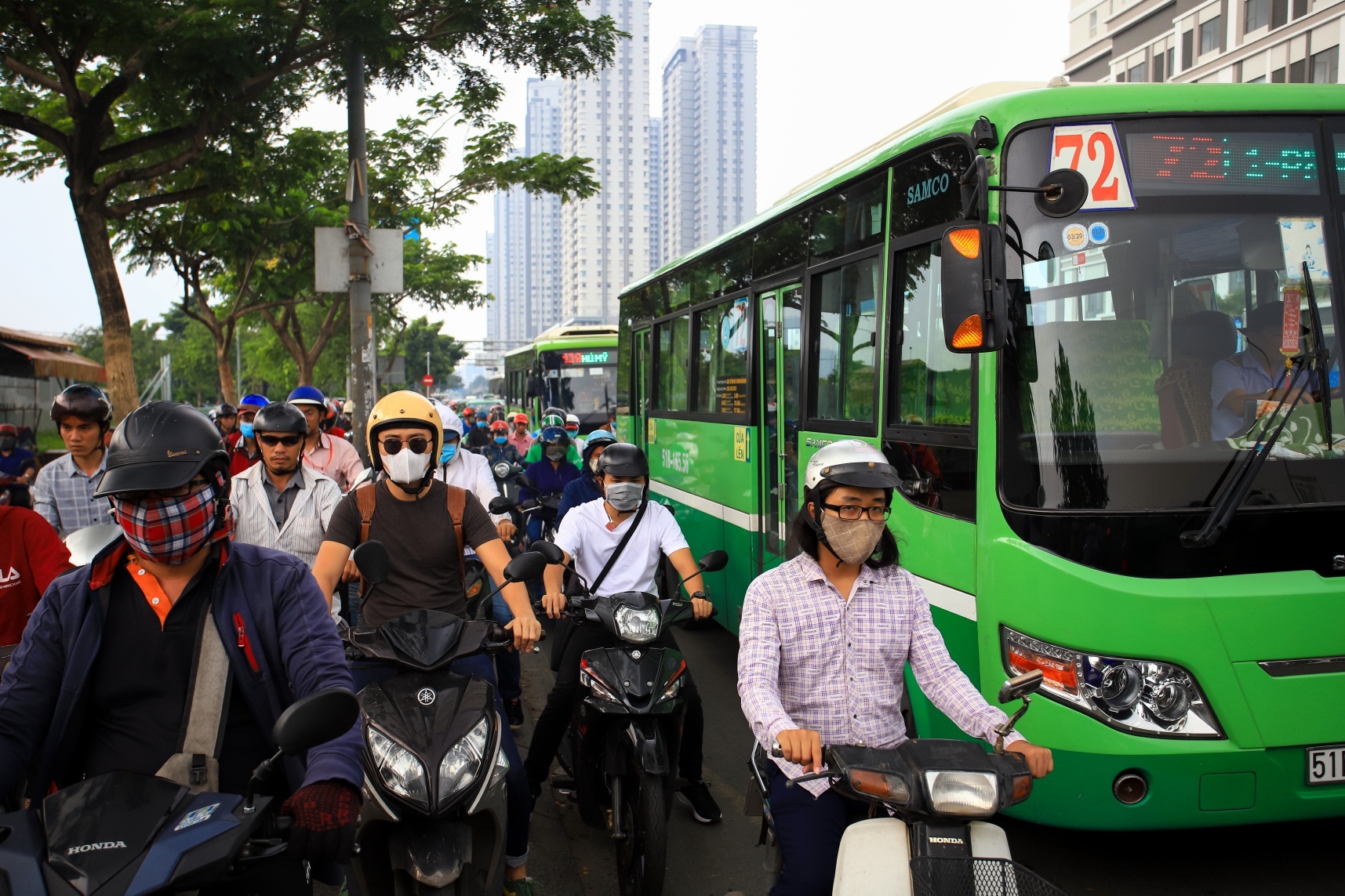 Khong khi TP.HCM tro xau, AQI nhieu noi tren 150 hinh anh
