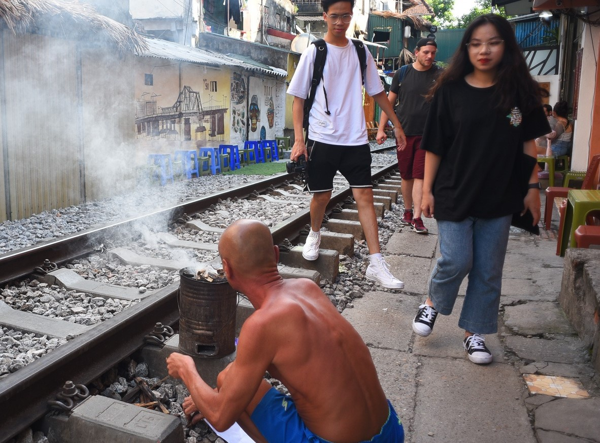Nguoi Ha Noi van dot 23.000 bep than to ong moi ngay hinh anh