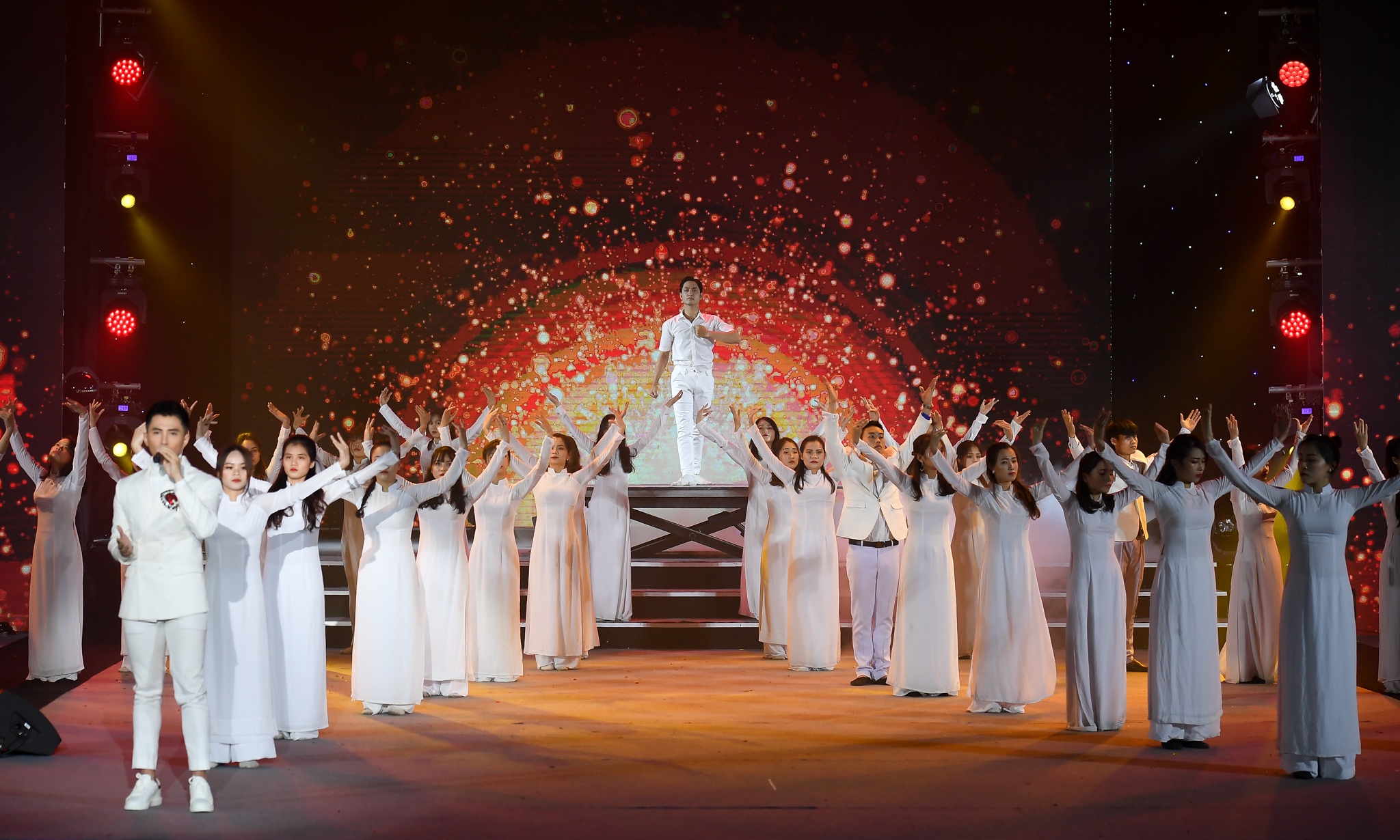 Hoi sinh vien Viet Nam nhan huan chuong, anh 3