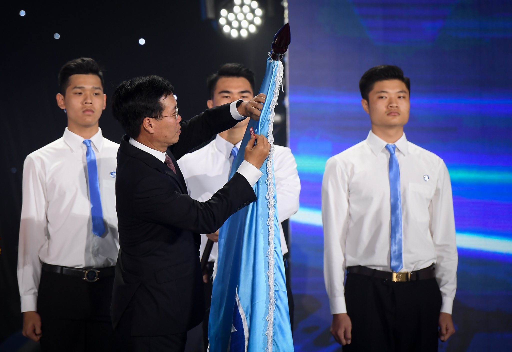 Hoi sinh vien Viet Nam nhan huan chuong, anh 4